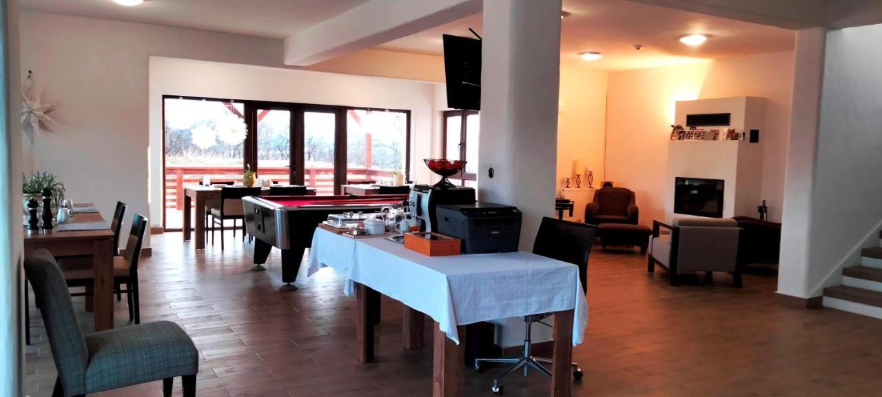 مبيت وإفطار Surdesti  Casa Comilor المظهر الخارجي الصورة